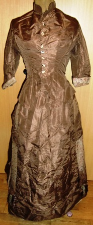M437M Early 1870s gown